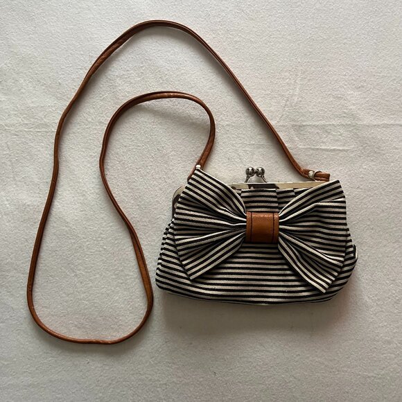 American Eagle Outfitters Handbags - American Eagle Crossbody Purse 8 ½ x 6